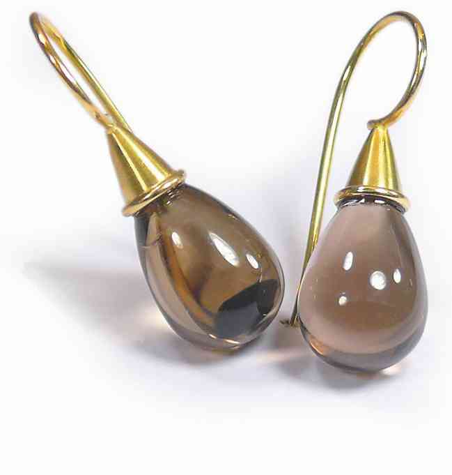 Ohrringe aus Gold mit Edelstein