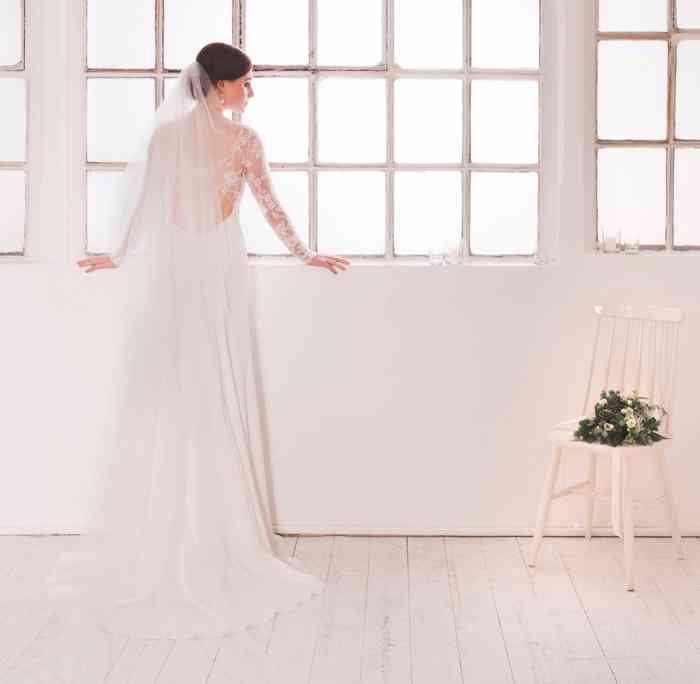 Elegantes Brautkleid Loreen mit tiefem Rückenausschnitt