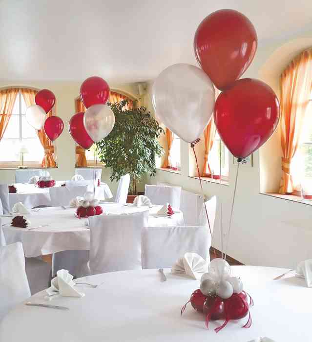 Tischdekoration für den Hochzeitstisch von Ballons & Mehr