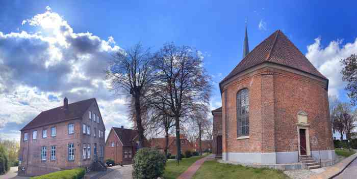 Standesamt Rantzau in Barmstedt und die Kirche.