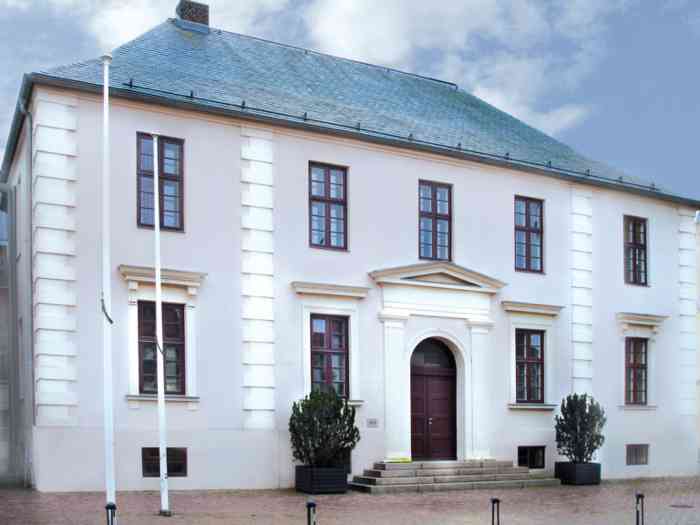 Das Standesamt Bad Segeberg traut Hochzeitspaare außerhalb der eigenen Amtsräume auch in vier weiteren tollen Locations, in denen man zum Teil auch Hochzeit feiern kann. Standesamt Bad Segeberg