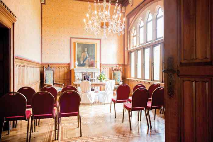 Der Salon des Kronprinzen im Schloss Marienburg kann vom Standesamt Pattensen als Trauraum genutzt werden.