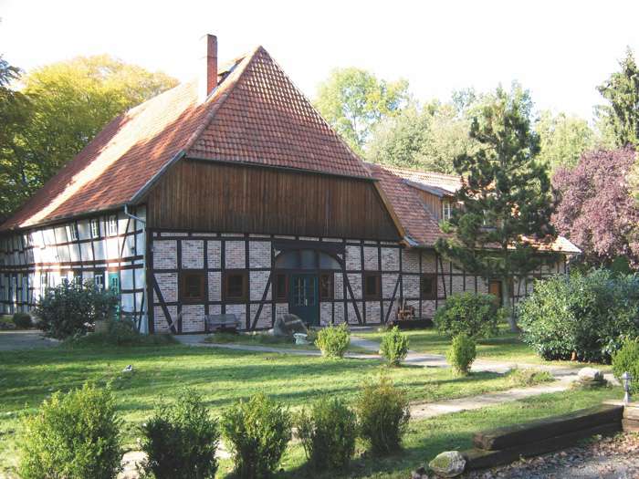 Das idyllisch am Waldrand liegende Fachwerkhaus Kötjemühle ist im landhausstil eingerichtet und bietet Sitzplätze für ca. 40 Gäste. Das idyllisch am Waldrand liegende Fachwerkhaus Kötjemühle ist im landhausstil eingerichtet und bietet Sitzplätze für ca. 40 Gäste.