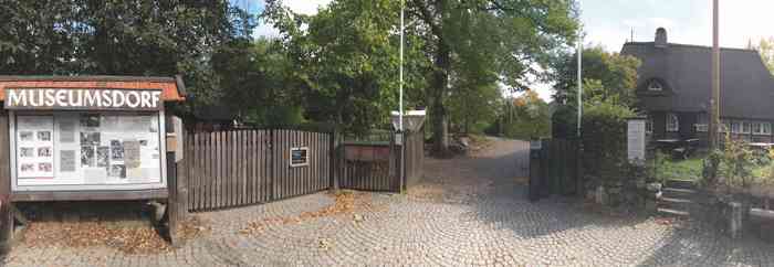 Der Eingang vom Museumsdorf Volksdorf.
