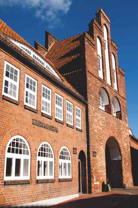 Das Stadtmuseum mit dem Namen zeiTTor ist ein außergewöhnlicher Ort für die Eheschließung. Verschiedene Räume, wie das Biedermeier-Zimmers stehen den Hochzeitspaaren zur Verfügung. Historisches Stadttor