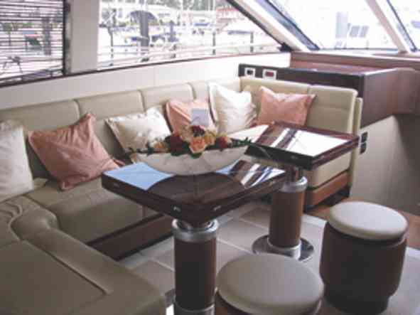 Luxusyacht MarCruiser Luxusyacht MarCruiser