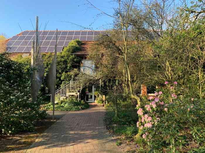 Zwischen Feldern und Wiesen liegt der Kulturhof Heyerhöfen. Die Betreiber ermöglichen es Hochzeitspaaren sich hier vom Standesamt Hagen.Beverstedt trauen zu lassen. Kulturgut Heyerhöfen