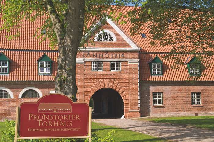 Hochzeitslocation Hotel Gut Pronstorf Pronstofer Torhaus