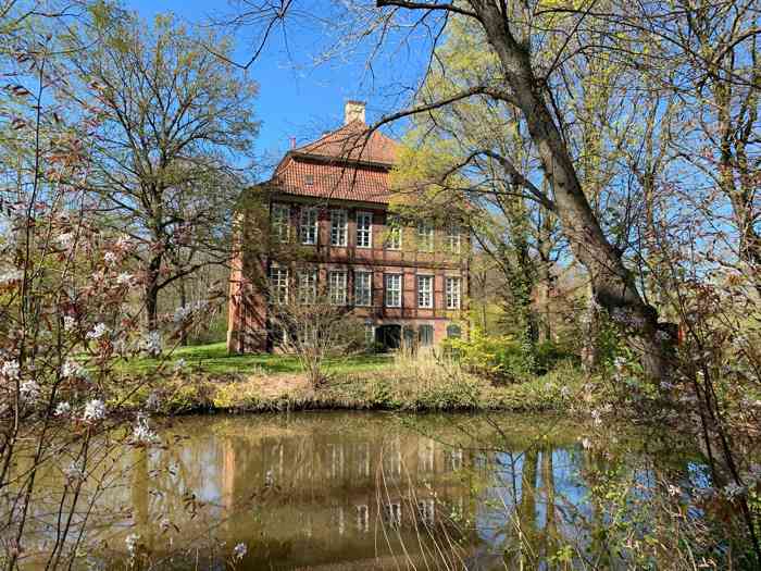 An jedem ersten Freitag im Monat können sich Hochzeitspaare im Schloss Schönebeck vom Standesamt Bremen Nord trauen lassen. Schloss Schönebeck