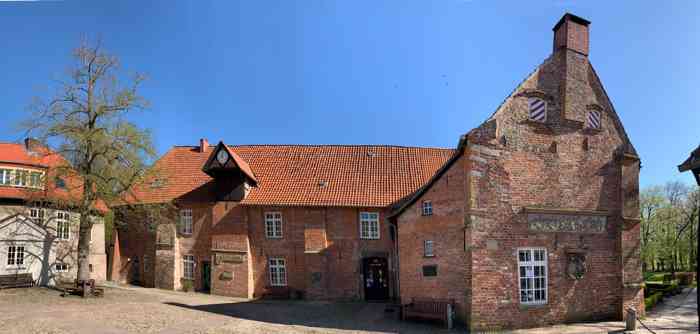 Innenhof der Burg Blomendal
