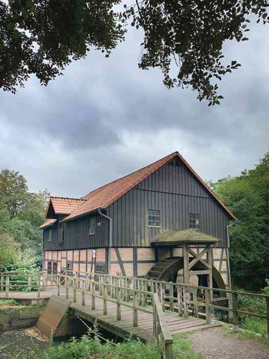 Cordinger Mühle mit Mühlenrad.