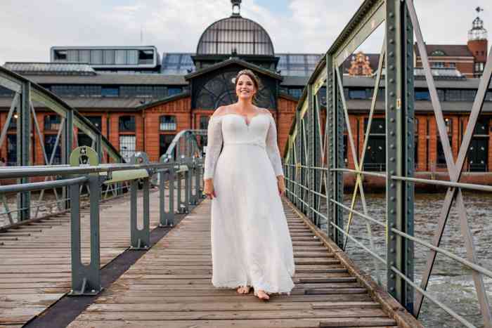 Brautmode bei Vollkommen Baut in Hamburg