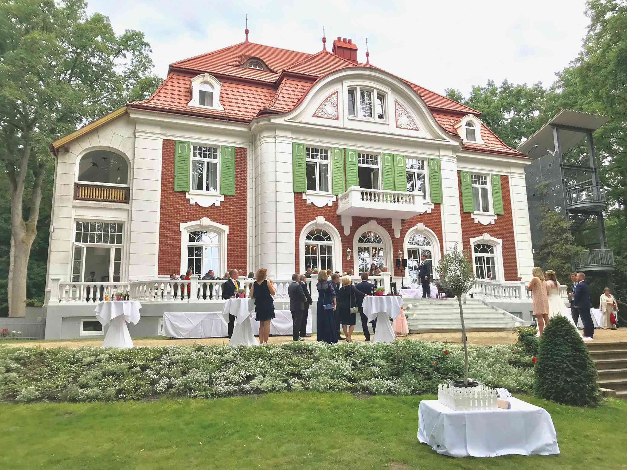 Haus Schnede Weddingstory bei Kuchenbuchs Hochzeiten