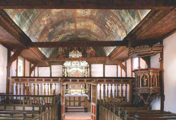 Die Itzehoer Bürgerstifte engagieren sich für das wunderschöne Gebäude der St. Jürgen-Kapelle. Gerne können Hochzeispaare hier Ihre Eheschißung zelebrieren. Innenraum der Itzehoer St. Jürgen Kapelle