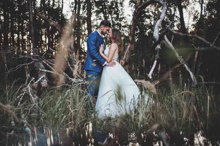 AJ-Fotomotion Hochzeitsfotograf Brautpaar im Wald fotografiert von AJ-Fotomotion