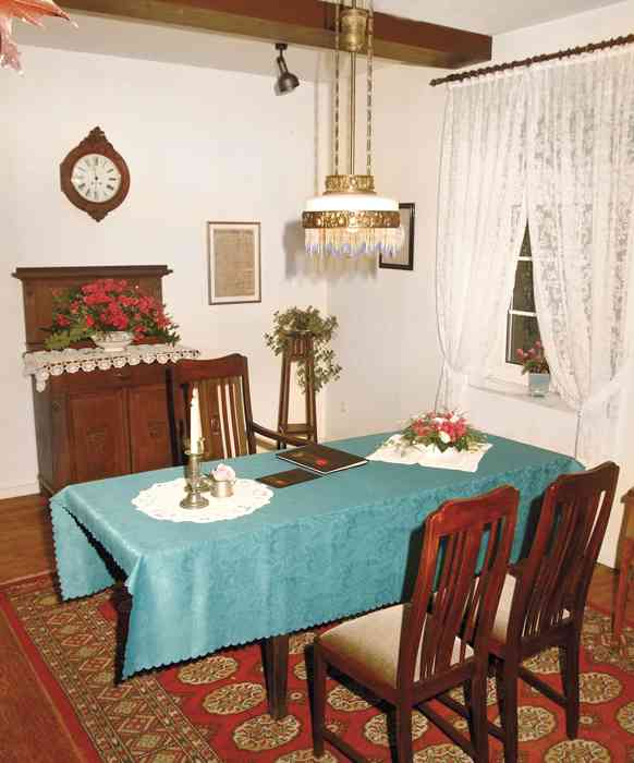Das Buddelmuseum befindet sich in der Alten Rektorschule in Osten. Die Trauungen werden im historischen Ambiente der Bürgermeister-Wisch-Stube durchgeführt. Trauraum in der Bürgermeistere-Wisch-Stube im Buddelmuseum in osten.