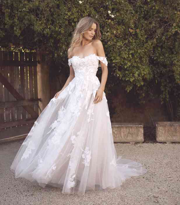 Brautkleid erhältlich beim Brautmodengeschäft in Hamburg „Weiß ins Glück“