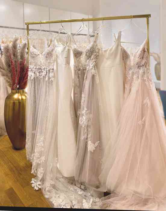 Brautkleider der aktuellen Kollektion bei Einfach schön.