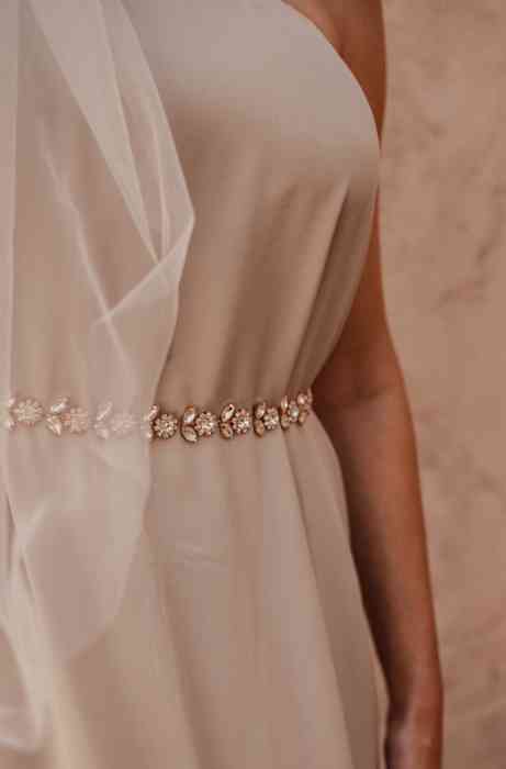 Brautgürtel mit Strassblüten.