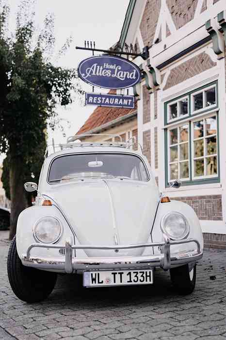 Käfer vor der Hochzeitslocation Hotel Altes Land in Jork.